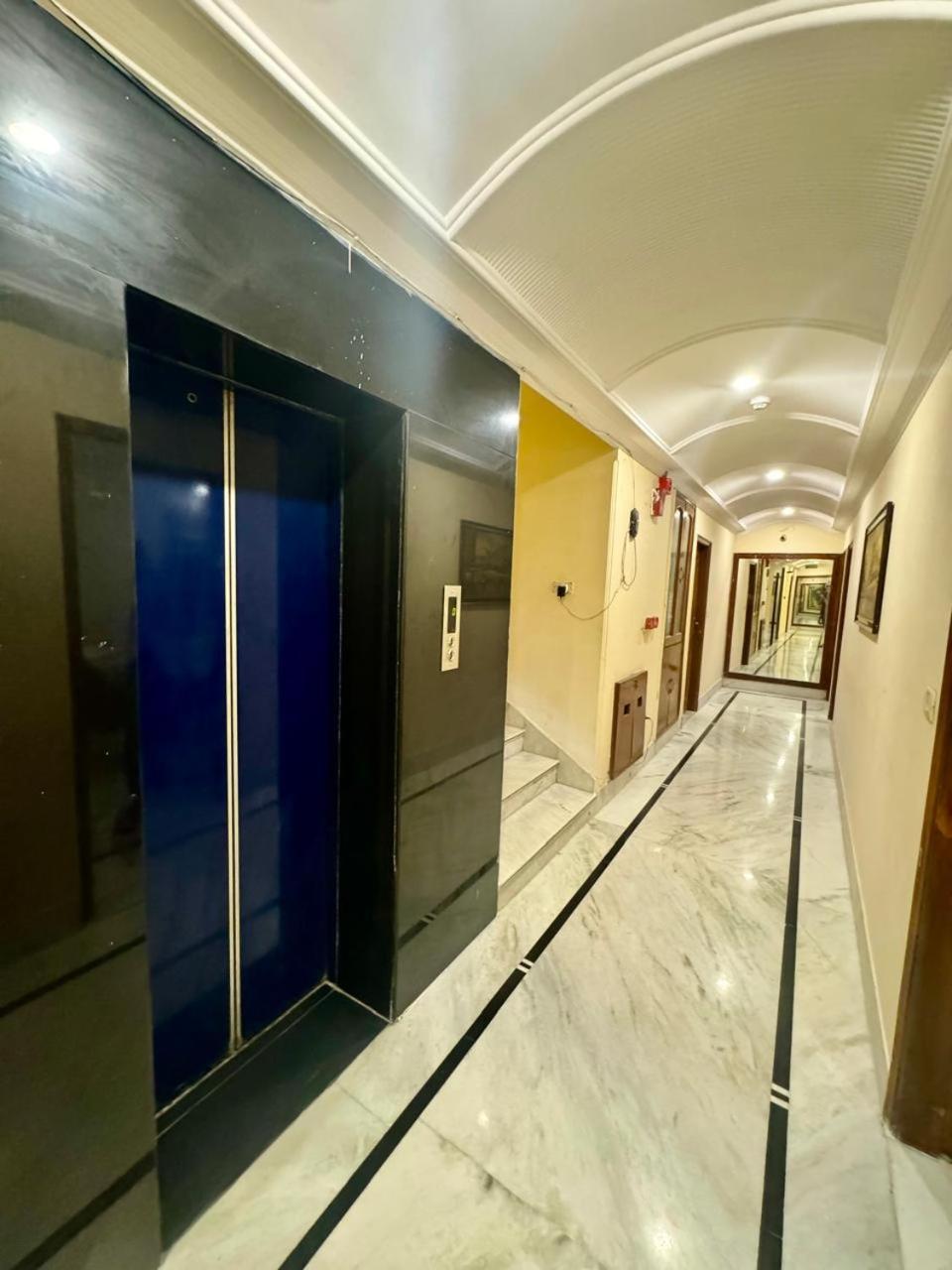 Hotel Pablas International, New Delhi, Near Metro Экстерьер фото