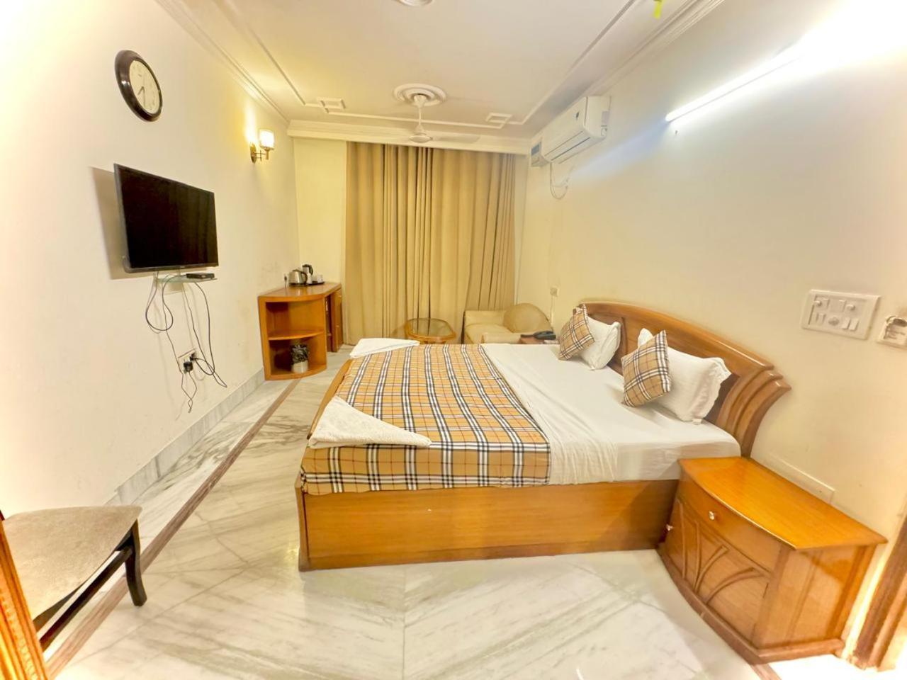 Hotel Pablas International, New Delhi, Near Metro Экстерьер фото