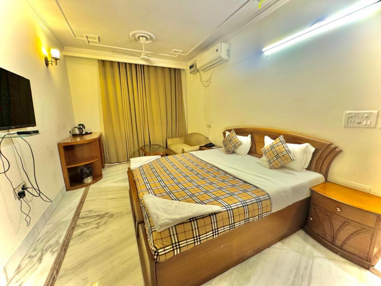 Hotel Pablas International, New Delhi, Near Metro Экстерьер фото