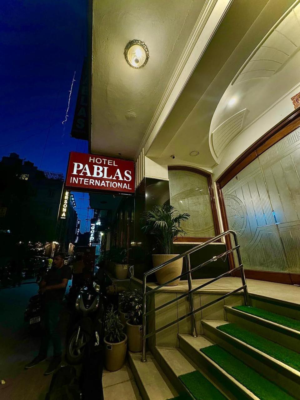 Hotel Pablas International, New Delhi, Near Metro Экстерьер фото