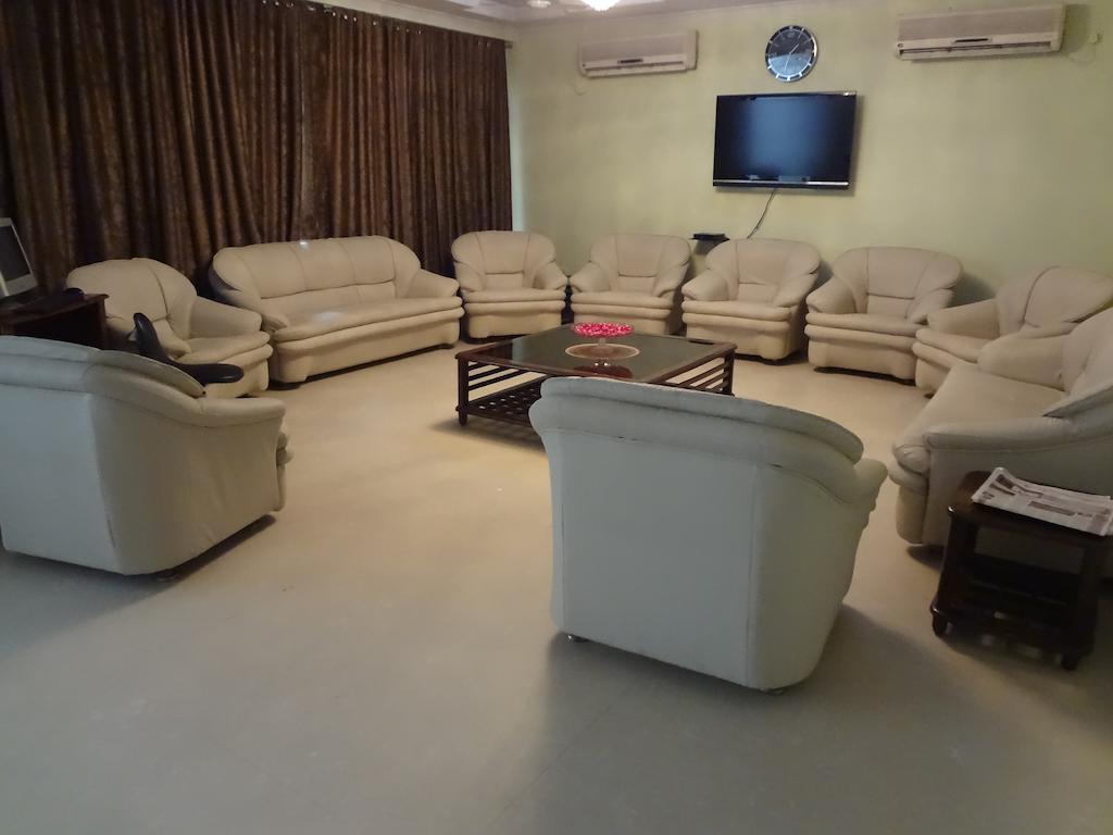 Hotel Pablas International, New Delhi, Near Metro Экстерьер фото