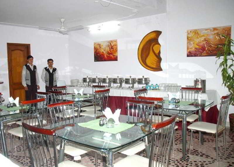 Hotel Pablas International, New Delhi, Near Metro Ресторан фото