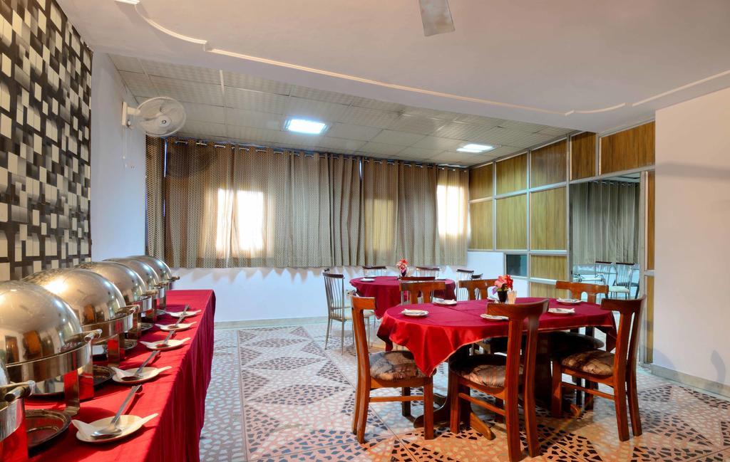 Hotel Pablas International, New Delhi, Near Metro Экстерьер фото