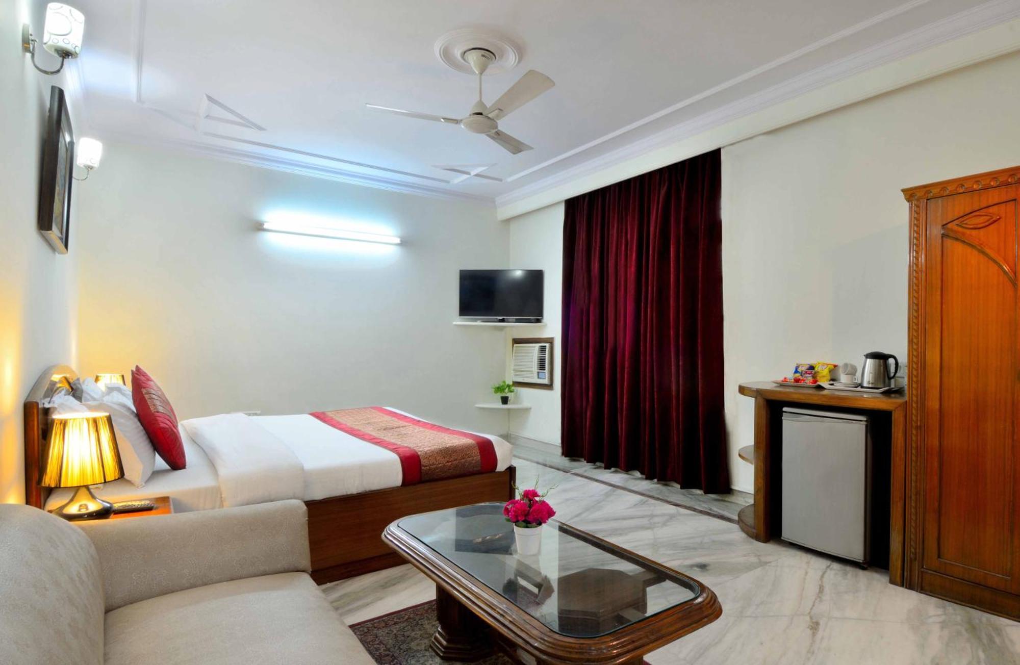 Hotel Pablas International, New Delhi, Near Metro Экстерьер фото